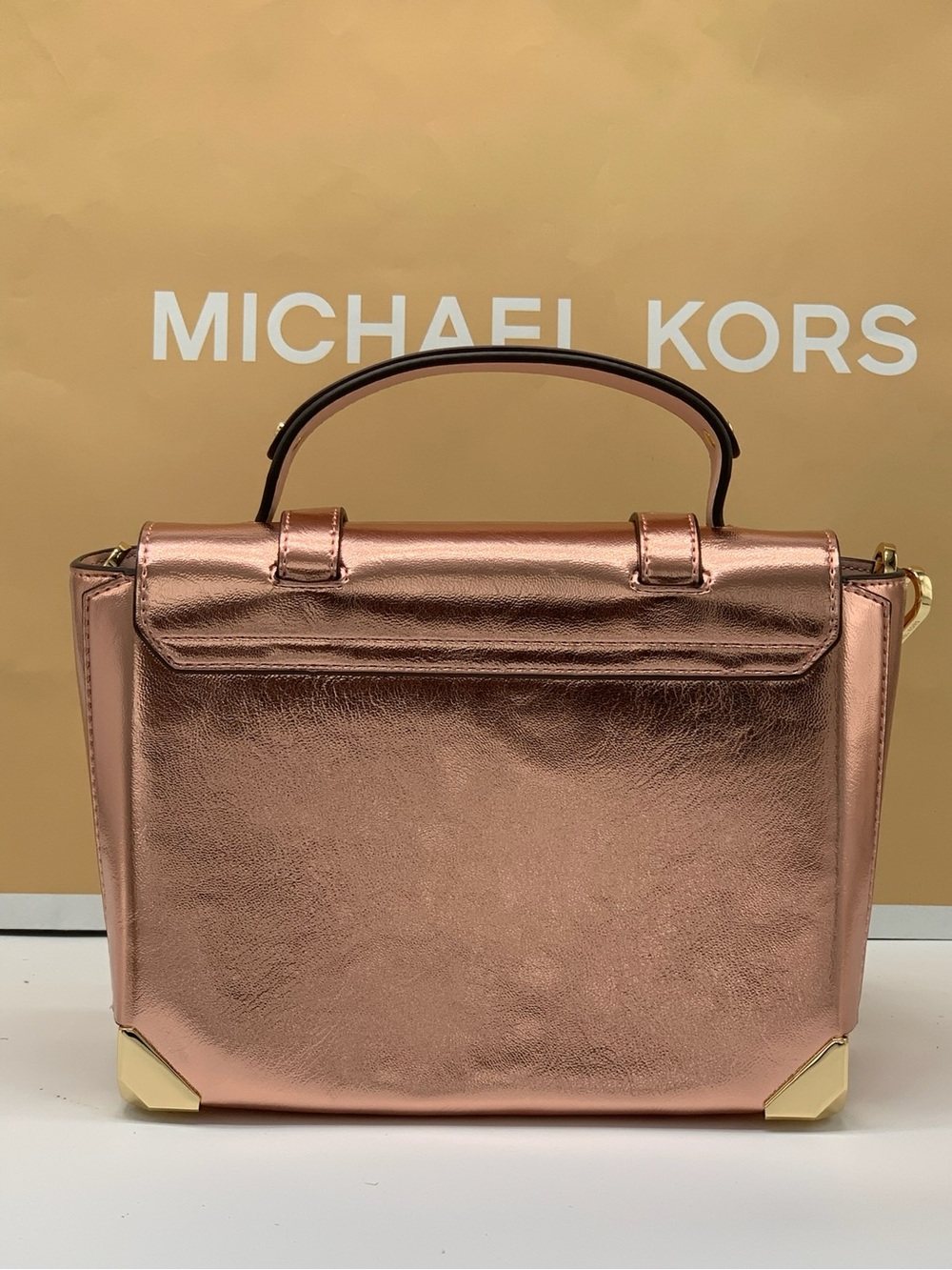 MICHAEL KORS
Manhattan Medium Top
Hand School Patent Satchel Primrose color - Picture 5 of 14